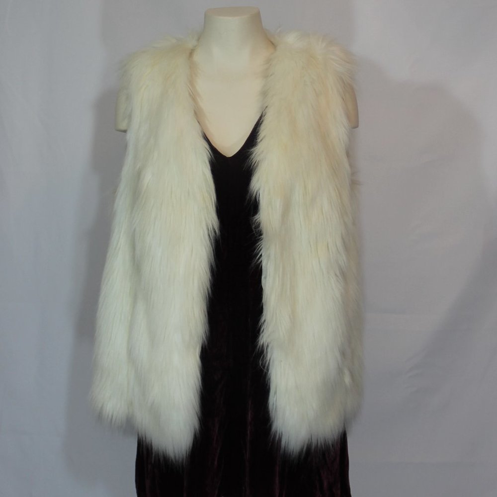 Street Wear Society vest faux fur white lined  Style #64-009 Size Medium